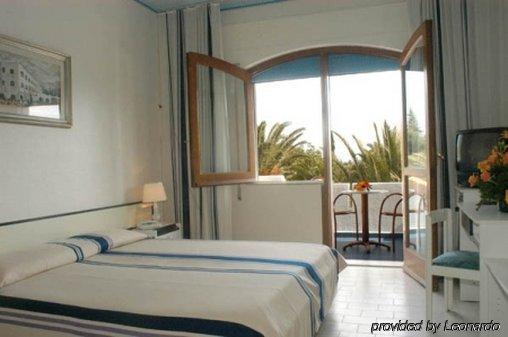 Hotel Azzolini Villagrazia Di Carini Δωμάτιο φωτογραφία